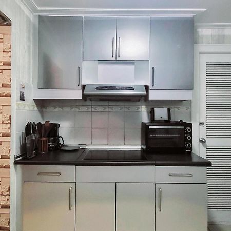 67 Sqm. Condo Unit In Robinson Place Residences Manila Exterior photo