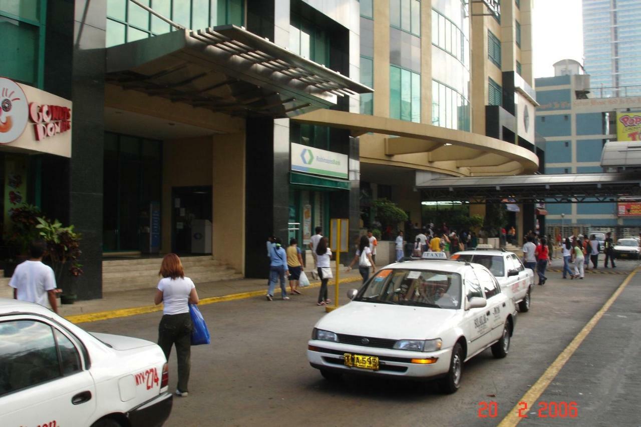 67 Sqm. Condo Unit In Robinson Place Residences Manila Exterior photo