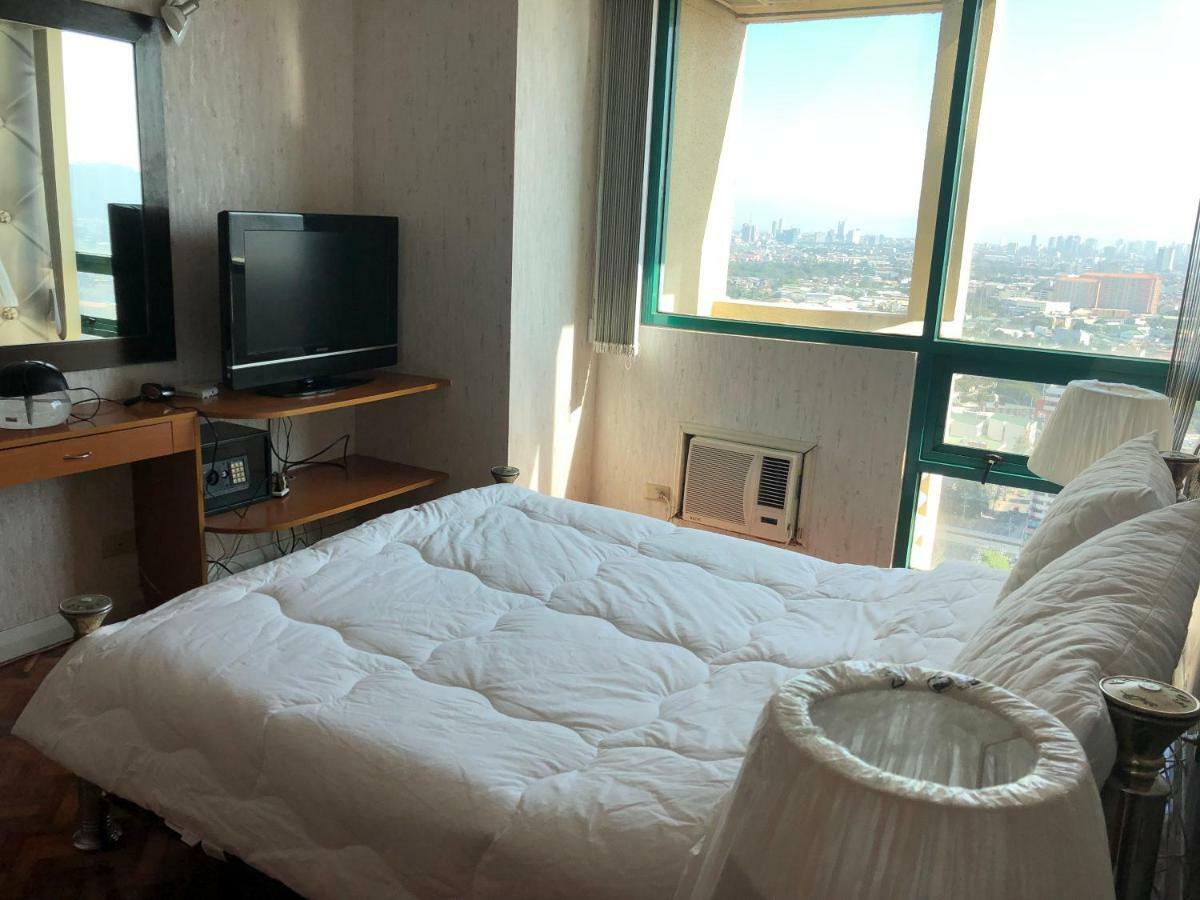 67 Sqm. Condo Unit In Robinson Place Residences Manila Exterior photo